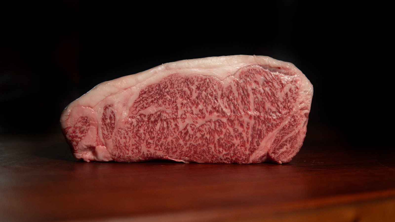 Daging Wagyu vs Wagyu Meltique: Perbedaan Kualitas, Harga, dan Karakter