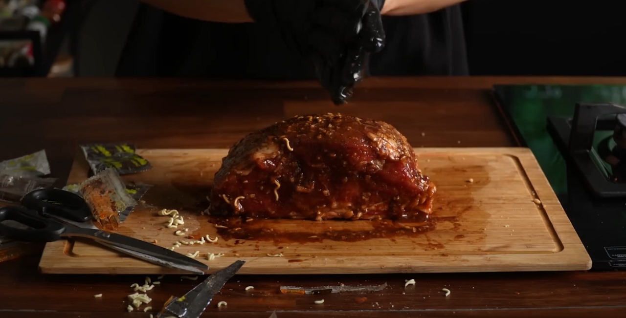 Dry Age Indomie Goreng, Perpaduan Kenikmatan Steak Premium dengan Rasa Indomie!