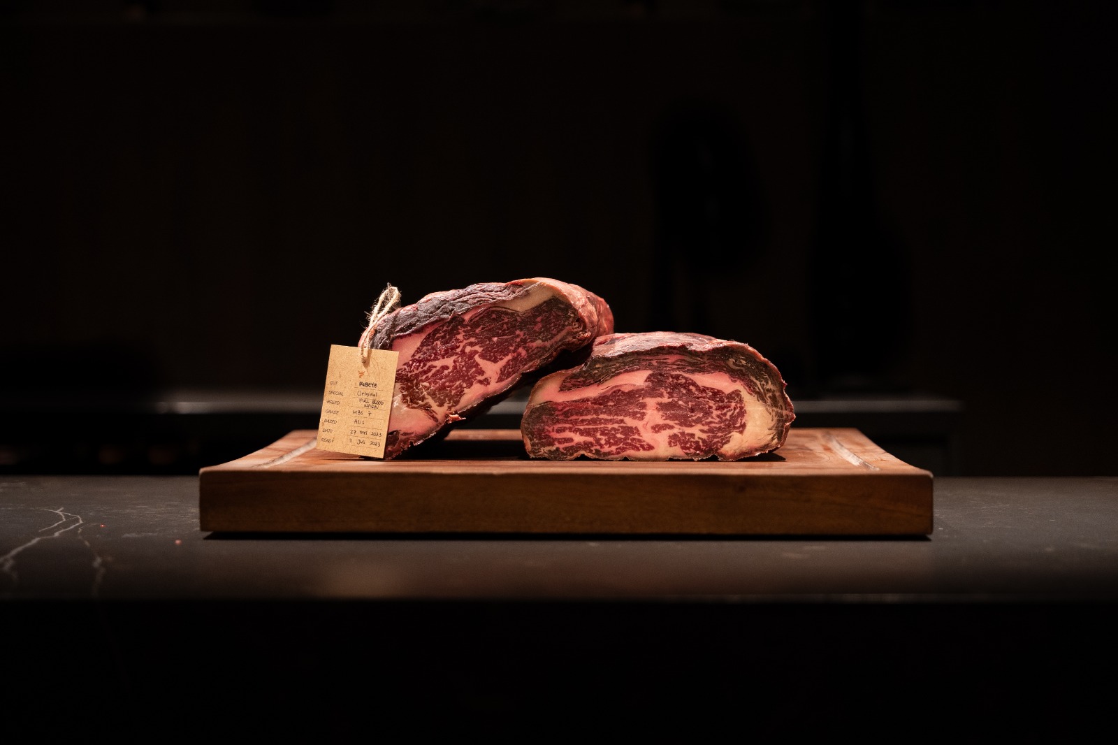 Teknik Dry-Age Pada Steak, Ketahui Proses yang Membuat Daging Jadi Istimewa!