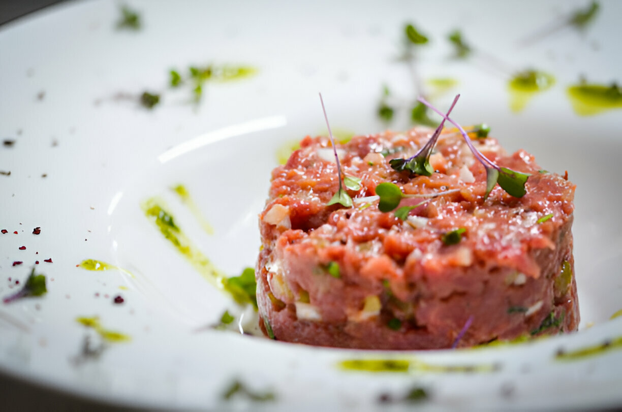 Steak Tartare, Rahasia di Balik Hidangan Daging Mentah yang Banyak Diburu!