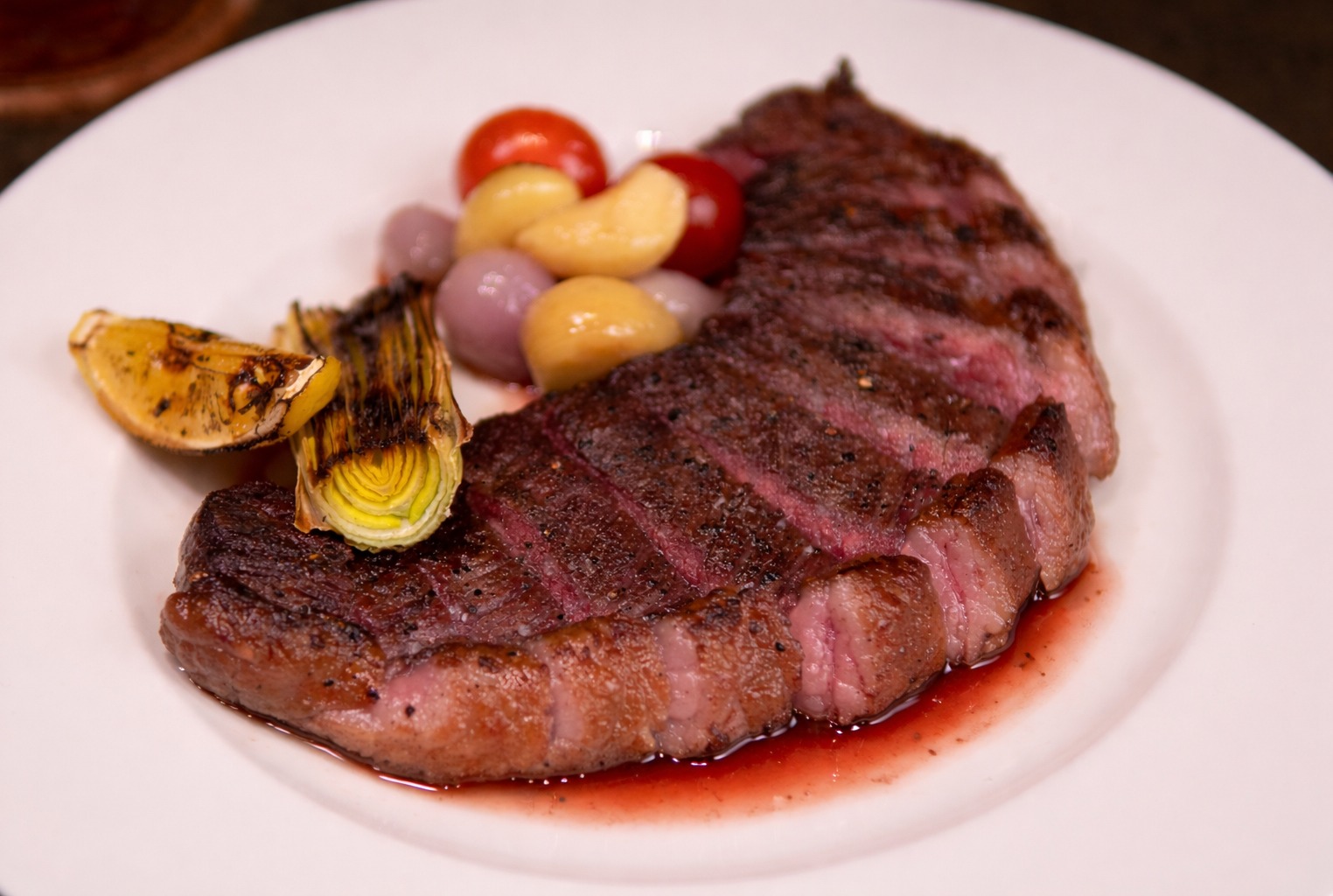 Cairan Merah pada Steak Bukan Darah: Ini Penjelasan yang Perlu Kamu Tahu