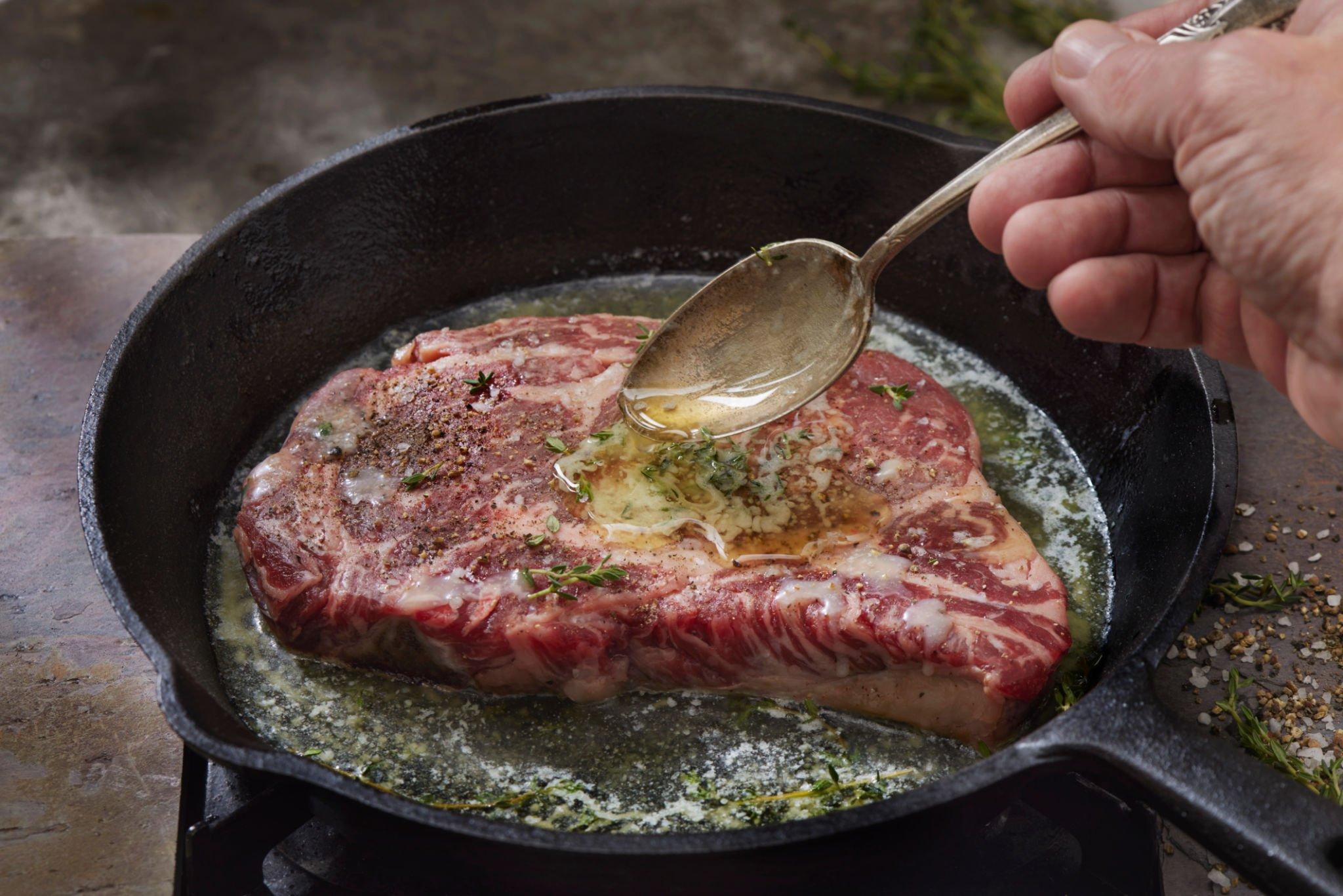 Pan-Seared Steak: Panduan Teknik Memasak dan Tips Memilih Daging!