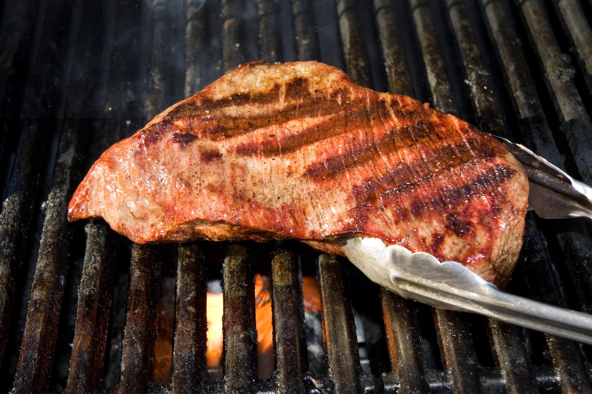Tips Memasak Tri Tip Steak Empuk nan Lezat
