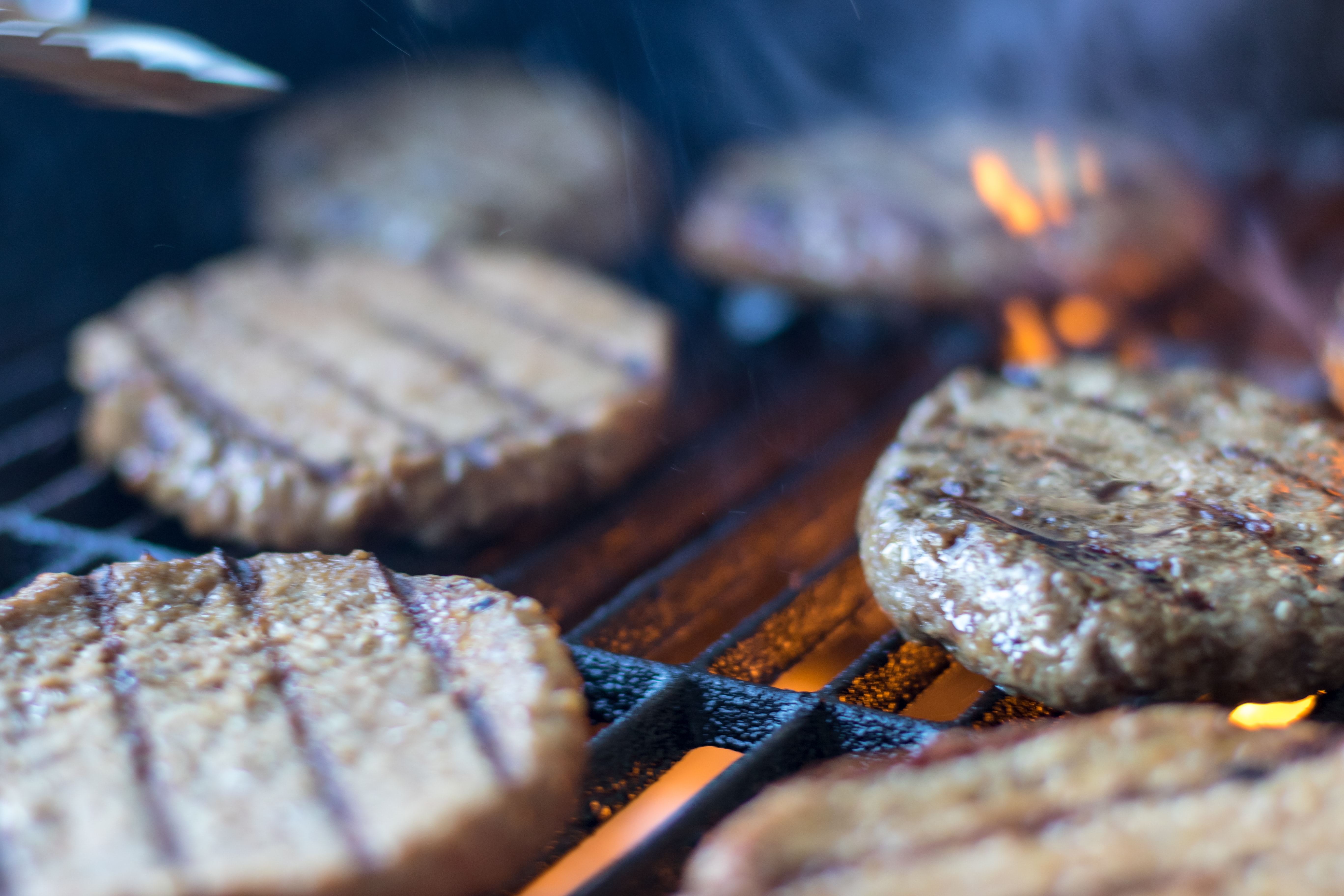 The Art of Grilling Hamburgers: Tips and Techniques for Juicy and Delicious Burgers