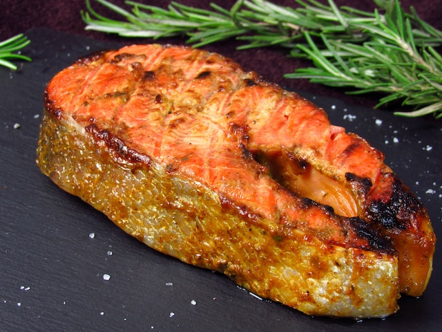 4 Resep Salmon Steak Lengkap, Dari Saus Barbeque hingga Teriyaki