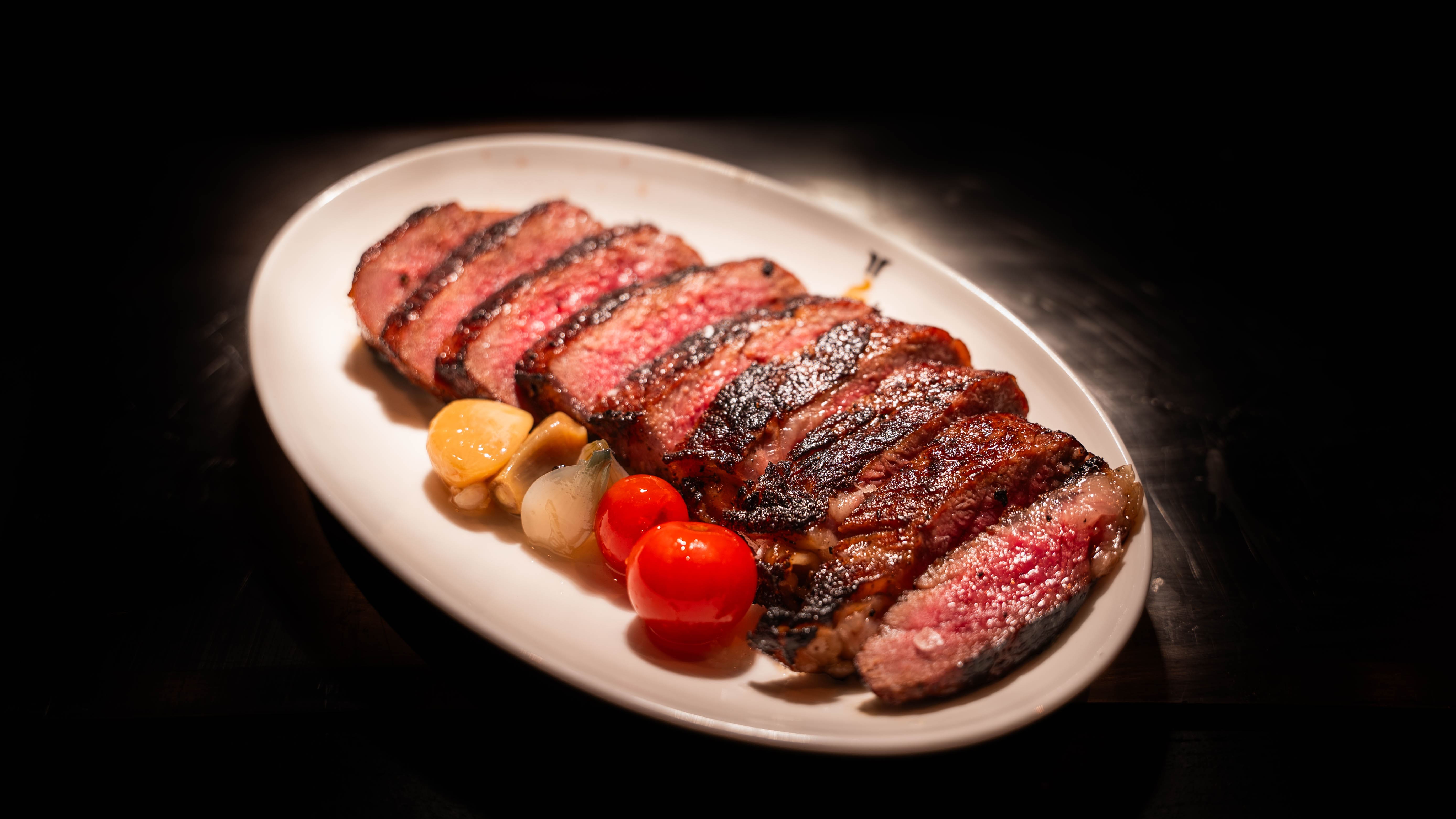 Cara Memilih Steak Sesuai Selera: Tender vs Flavorful