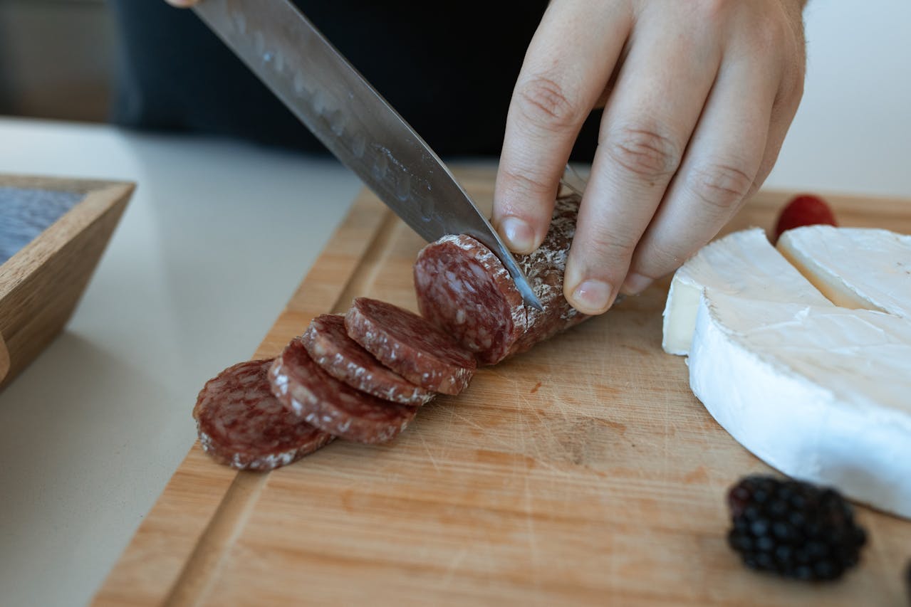 Salami, Ketahui Keunikan, Metode Pembuatan Dari Daging Fermentasi Ini!